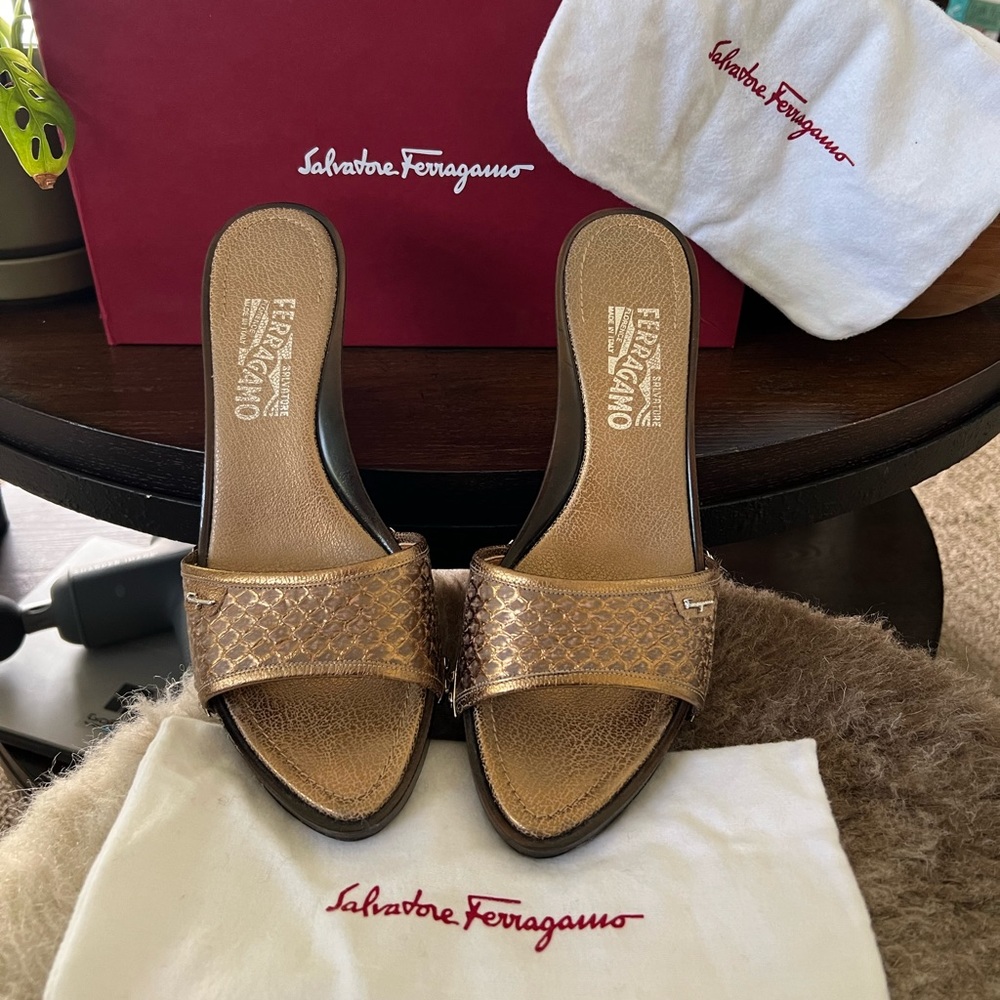 🌟 Salvatore Ferragamo Open Toe Wedges 🌟 Size 9.5 M - Copper. Authentic!